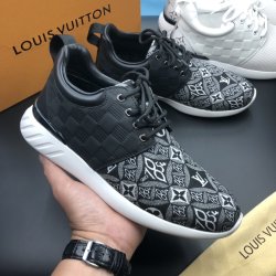 Louis Vuitton Shoes for Men's Louis Vuitton Sneakers #99913394
