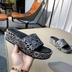 Louis Vuitton Shoes for Women's Louis Vuitton Slippers #99908553
