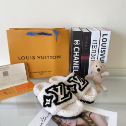 Louis Vuitton Shoes for Women's Louis Vuitton Slippers #999935641