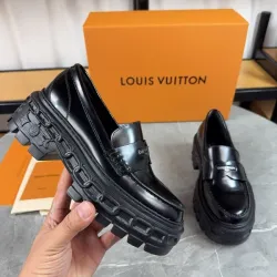 Louis Vuitton Shoes for Women's Louis Vuitton Sneakers #B43568