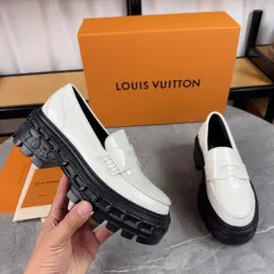 Louis Vuitton Shoes for Women's Louis Vuitton Sneakers #B43569