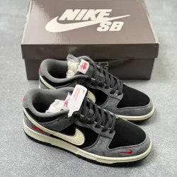 Stüssy × Nike Dunk Low #B61675