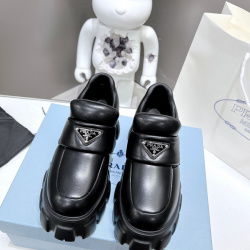 Prada Shoes for Women's Prada Sneakers #999932407