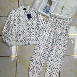 Louis Vuitton 2022 new Fashion Tracksuits for Women #99923832