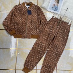 Louis Vuitton 2022 new Fashion Tracksuits for Women #99923833