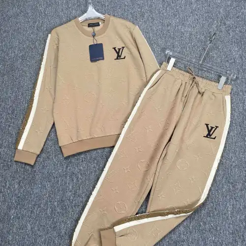 Louis Vuitton Fashion Tracksuits for Women #9999925306