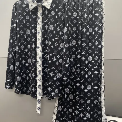 Louis Vuitton Fashion Tracksuits for Women #B51020